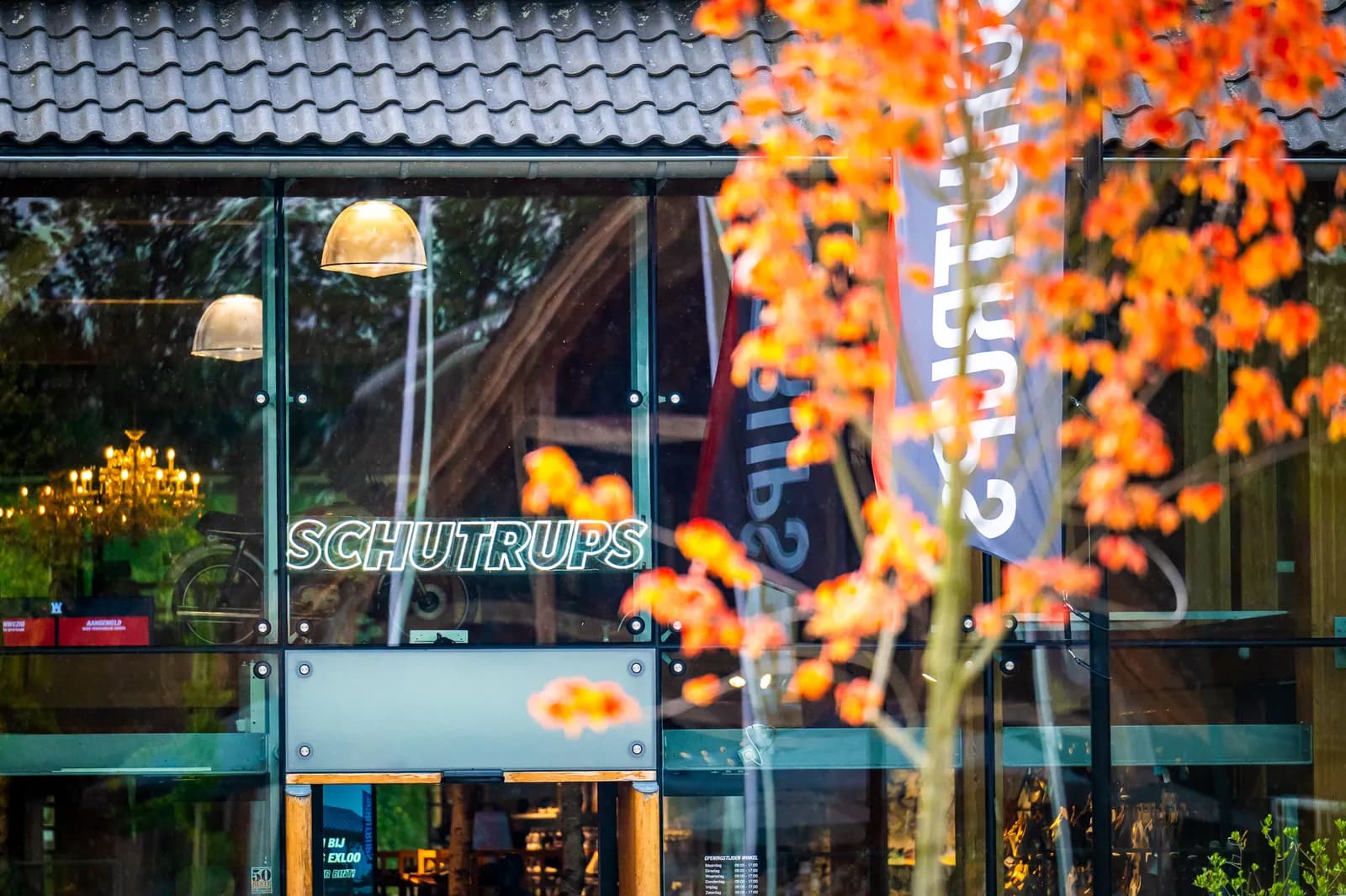 De winkel van Schutrups aan de Zuiderhoofdstraat in Exloo