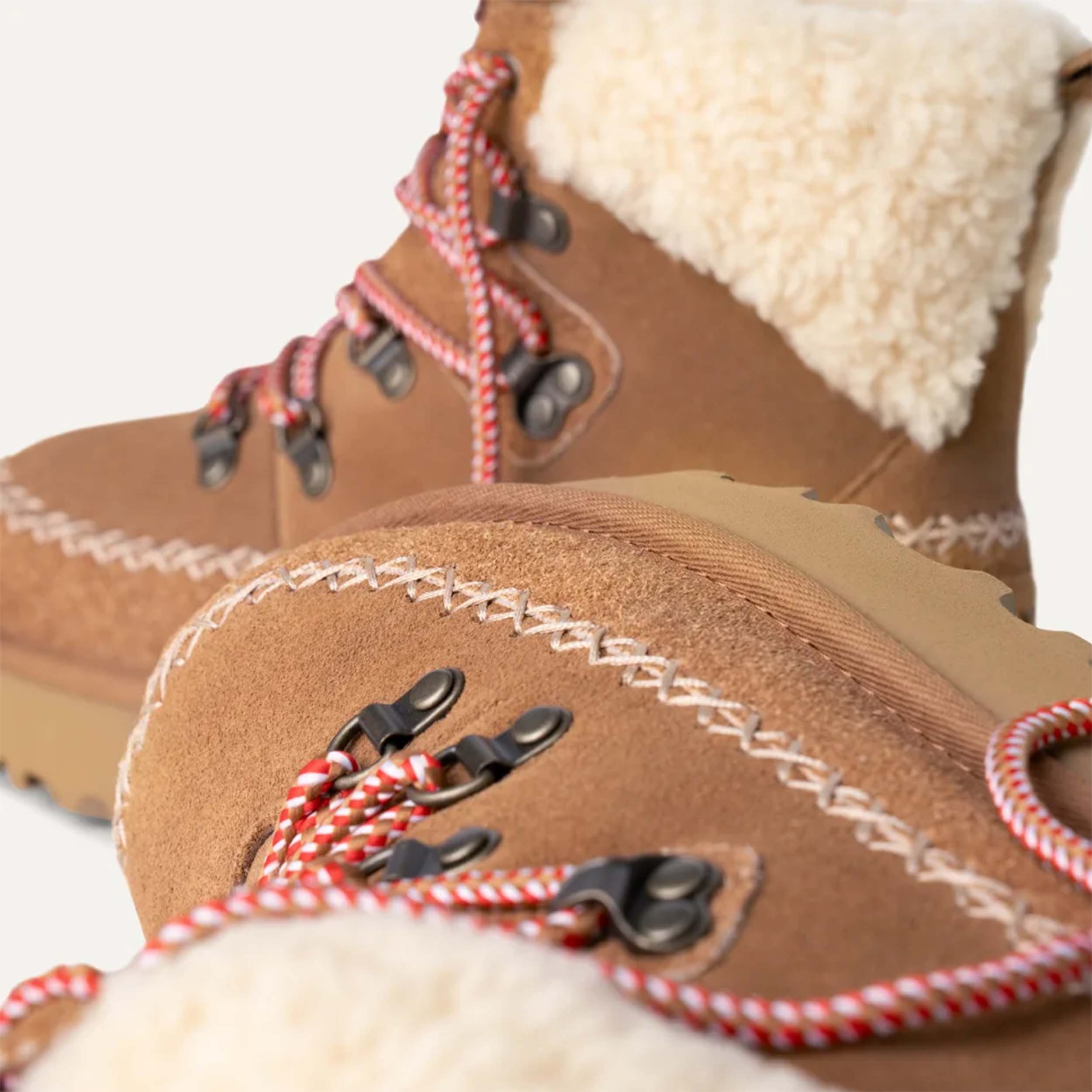 UGG 1158271 Boot Classic Alpine Lace-Up Chestnut