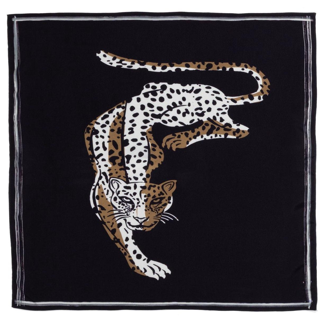 Moment in May. 313.25 Sjaal Rouen Black 65x65 cm