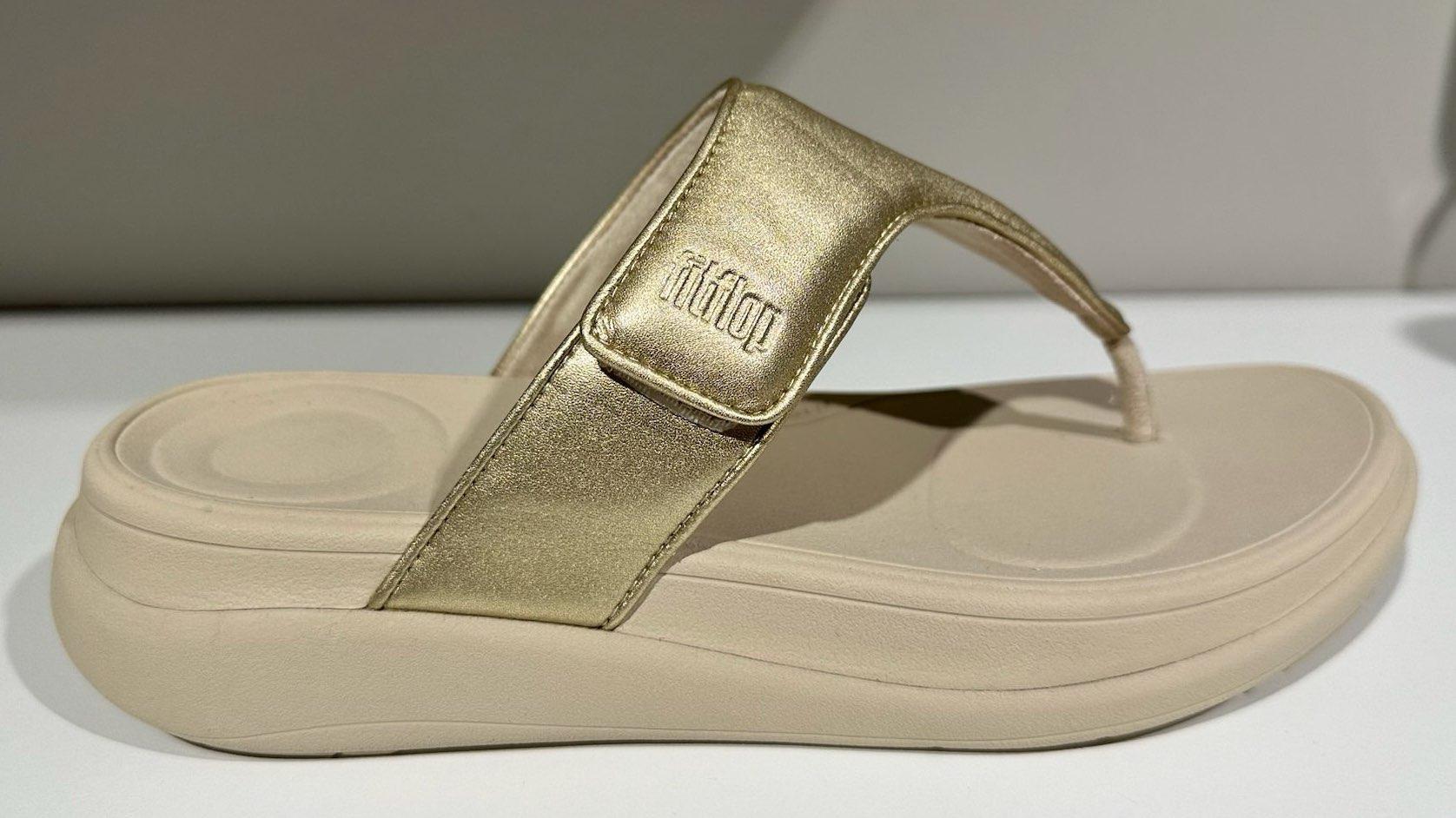 FitFlop IW1 Slipper F-Mode Go Ajustable Flatform Platino